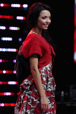 TOP-15. Gala final — Miss Minsk 2013. Parte 2 (looks: bolero rojo, falda con flores)