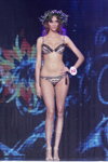 Anastasia Kapustina. TOP-15. Gala final — Miss Minsk 2013. Parte 2 (looks: bañador estampado, sandalias de tacón blancas, )