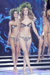 TOP-15. Gala final — Miss Minsk 2013. Parte 2 (looks: bañador estampado, sandalias de tacón blancas, ; persona: Svetlana Minald)