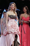 Anastasia Kapustina. TOP-15. Finale — Miss Minsk 2013. Teil 2 (Looks: rosanes Abendkleid)