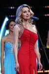 TOP-15. Gala final — Miss Minsk 2013. Parte 2 (looks: vestido de noche rojo)