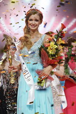 Jana Kantsavenka. Jana Kantsavenka — Miss Minsk 2013 (looks: turquoisenecklineevening dress)