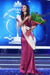 Кхін Уінт Ва. Корона "Miss Supranational 2013" відлітає в Філіппіни. Частина 1 (наряди й образи: бруснична вечірня сукня)
