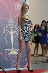 Nino Gulikashvili. Participantes — Miss Supranational 2013 (looks: vestido con estampado de cebra de color blanco y negro corto, zapatos de tacón negros)