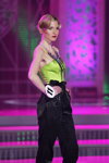 Марія Величко. Марія Величко — Miss World Belarus 2013 (наряди й образи: салатовий топ, чорні брюки)