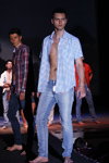 Mister Gomel 2013 (ubrania i obraz: koszula w kratę, jeansy błękitne)