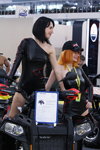 Chicas — Motorshow 2013. Parte 1 (looks: bodystocking de piel negro)