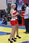 Mädchen — Motorshow 2013. Teil 2 (Looks: rote Shorts, schwarze Pumps, rotes kurzes Top, blonde Haare)