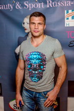 Mrs Beauty & Sport Russia 2013. Pre-party (looks: grey t-shirt, blue jeans)
