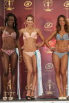 Участницам "Miss Supranational 2013" раздали первые титулы (наряды и образы: цветочный купальник, полосатый купальник, розовый купальник с бахромой, белые босоножки, чёрные босоножки, серебряные босоножки, золотые босоножки; персона: Салли Линдгрен)