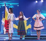  (злева направа) Наталля Рус (Румынія), Салі Ліндгрэн (Швецыя), Лусіяна Чвіркова (Славакія). "Miss Supranational 2013": усе фарбы свету. Частка 2