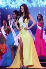 Diāna Kubasova. Gala final — Miss Supranational 2013. Parte 4 (looks: vestido de noche con abertura amarillo)