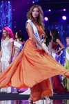 Ангелика Огрызэк. "Miss Supranational 2013": дефиле в вечерних платьях. Часть 4 (наряды и образы: оранжевое вечернее платье)