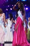 "Miss Supranational 2013": дефиле в вечерних платьях. Часть 4 (наряды и образы: розовое вечернее платье, вечернее платье цвета фуксии с разрезом)