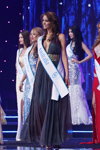 Esma Voloder. Finale — Miss Supranational 2013. Teil 4 (Looks: graues Abendkleid mit Ausschnitt)