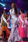 "Miss Supranational 2013": дефиле в вечерних платьях. Часть 4 (наряды и образы: серебряное вечернее платье)