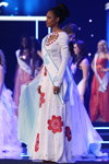 "Miss Supranational 2013": дефиле в вечерних платьях. Часть 4 (наряды и образы: белое цветочное вечернее платье)