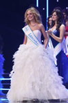 Héloïse Paulmier. Finale — Miss Supranational 2013. Teil 4 (Looks: weißes Abendkleid)