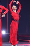 Марина Гончарова. Фотофакт: "Miss Supranational 2013" і гімнастки (наряди й образи: червона вечірня сукня з розрізом)
