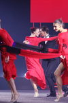 Finał — Miss Supranational 2013. Belarus Rhythmic Gymnastics (ubrania i obraz: suknia wieczorowa z rozcięciem czerwona)