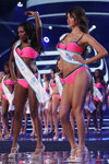 Vorführung der Bademoden — Miss Supranational 2013. Teil 3 (Looks: rosaner Badeanzug; Person: Leyla Köse)