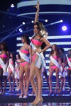Vorführung der Bademoden — Miss Supranational 2013. Teil 3 (Looks: rosaner Badeanzug)