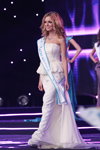 Héloïse Paulmier. Gala final — Miss Supranational 2013. Top-20. Parte 3 (looks: vestido de noche blanco)