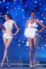 Desfile de trajes de baño — Miss Supranational 2013. Top-20. Parte 1 (looks: bañador blanco; persona: Esonica Veira)