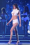 Leyla Köse. Pokaz w strojach kąpielowych — Miss Supranational 2013. Top-20. Część 1 (ubrania i obraz: strój kąpielowy biały)
