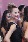 Sally Lindgren. Fotofakt. Sally Lindgren (Szwecja) — Miss Supranational 2013 (ubrania i obraz: suknia koktajlowa czarna)
