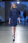 Desfile de ALEXANDER PAVLOV — Riga Fashion Week AW13/14 (looks: vestido azul, zapatos de tacón negros)