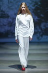 Desfile de Alexandra Westfal — Riga Fashion Week AW13/14 (looks: pantalón blanco)