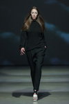 Показ Alexandra Westfal — Riga Fashion Week AW13/14 (наряды и образы: чёрные брюки, чёрный джемпер)