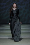 Desfile de Alexandra Westfal — Riga Fashion Week AW13/14 (looks: vestido negro)