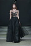 Desfile de Alexandra Westfal — Riga Fashion Week AW13/14 (looks: vestido de noche negro)