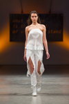Desfile de Alexandra Westfal — Riga Fashion Week SS14 (looks: top blanco, pantalón blanco)