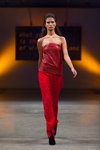 Desfile de Alexandra Westfal — Riga Fashion Week SS14 (looks: top rojo, pantalón rojo)