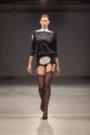Показ Amoralle — Riga Fashion Week SS14 (наряды и образы: чёрные туфли, чёрные нейлоновые чулки в горошек)