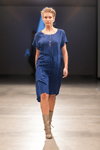 Показ Anna LED — Riga Fashion Week SS14 (наряды и образы: синее платье, сапоги цвета кофе с молоком)