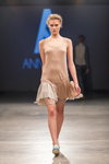 Desfile de Anna LED — Riga Fashion Week SS14 (looks: vestido cuero)