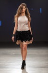Pokaz BeСarousell — Riga Fashion Week SS14 (ubrania i obraz: skarpetki czarne, półbuty czarne)