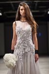 Desfile de BeСarousell — Riga Fashion Week SS14 (looks: vestido de novia blanco)