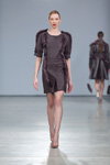 Показ Ieva Daugirdaitė — Riga Fashion Week AW13/14 (наряды и образы: чёрные колготки в сетку, баклажановое платье)
