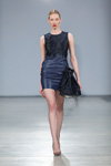 Показ Ieva Daugirdaitė — Riga Fashion Week AW13/14 (наряди й образи: чорні колготки в сітку, сіня сукня міні, тілесні туфлі)