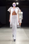 Показ Janis Sne — Riga Fashion Week SS14 (наряды и образы: белая юбка макси с завышенной талией, белый топ)