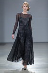 Modenschau von Katya Katya Shehurina — Riga Fashion Week AW13/14 (Looks: schwarzes Abendkleid)