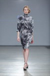 Pokaz Katya Katya Shehurina — Riga Fashion Week AW13/14 (ubrania i obraz: sukienka z nadrukiem)