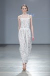 Показ Katya Katya Shehurina — Riga Fashion Week AW13/14 (наряды и образы: белое гипюровое платье)