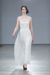 Pokaz Katya Katya Shehurina — Riga Fashion Week AW13/14 (ubrania i obraz: sukienka z gipiury biała)