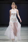 Показ Katya Katya Shehurina — Riga Fashion Week SS14 (наряды и образы: белое свадебное платье, белые босоножки)
